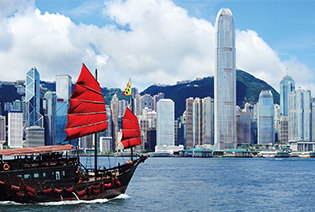 学生在瑞士、美国和香港分别上课一个学期。