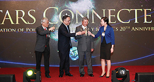 创新及科技局局长杨伟雄先生（左二） 出席“Stars Connected” 晚宴。