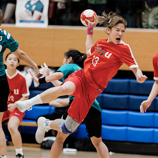 women handball players in competition