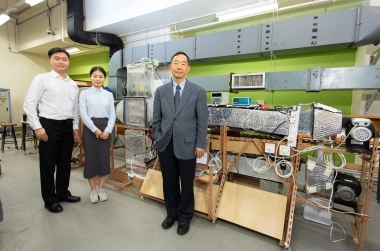 Professor YANG Hongxing and his team with the indirect evaporative cooler