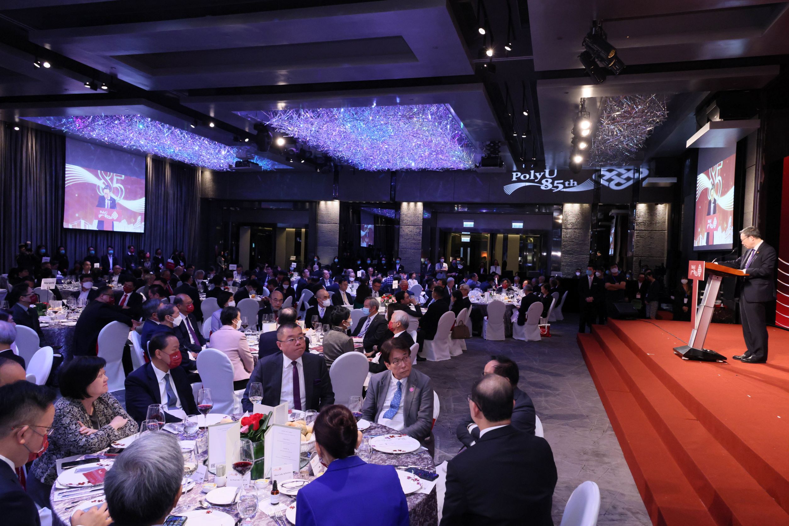 一众社会贤达、政府官员、业界伙伴以及师生校友等,见证一年来的庆祝理大八十五周年活动圆满举办。