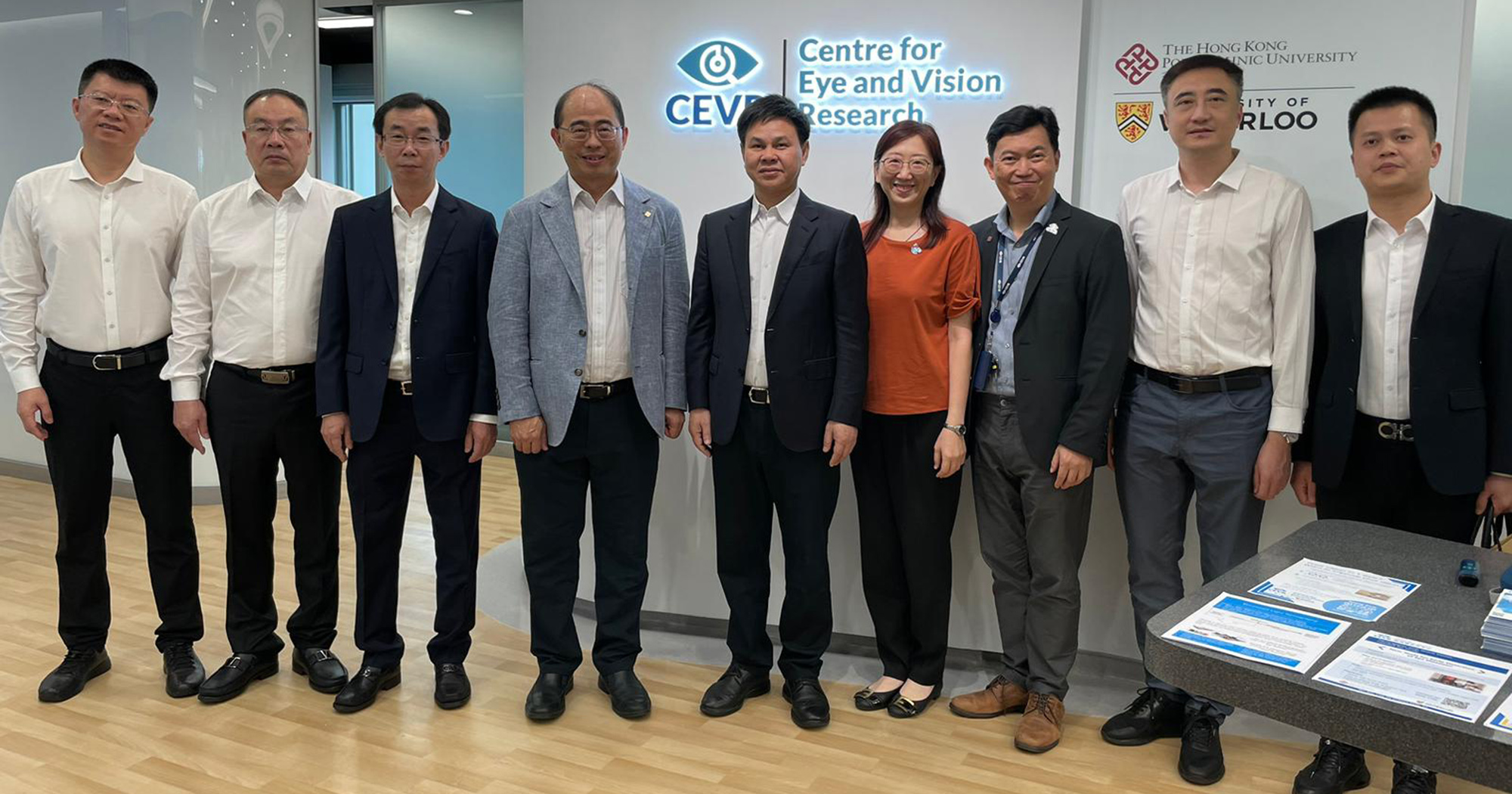 On 26 June, Mr Zhang Wenxian, Member of the Standing Committee of the Communist Party of Quanzhou Municipal Committee and Communist Party Secretary of Jinjiang Committee (middle), led a delegation to visit the Centre for Eye and Vision Research at the Hong Kong Science Park. The research centre is co-founded by the University and world-leading institutions under the InnoHK initiative.