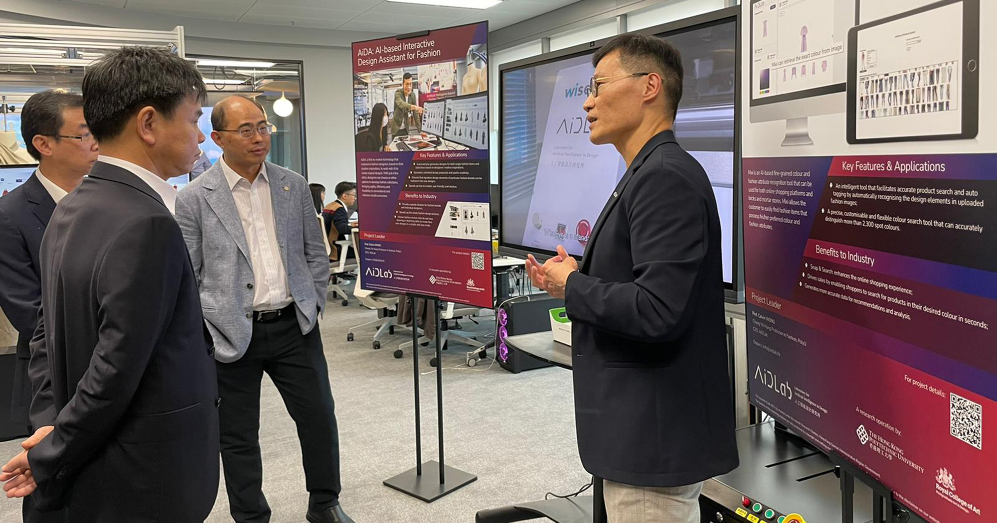 On the first day of the visit on 26 June, the Jinjiang delegation visited the Laboratory for Artificial Intelligence in Design at the Hong Kong Science Park, gaining insights into PolyU’s interdisciplinary research, achievements in industry-academia-research collaboration, as well as its future development plans. The research centre is co-founded by the University and world-leading institutions under the InnoHK initiative. 
