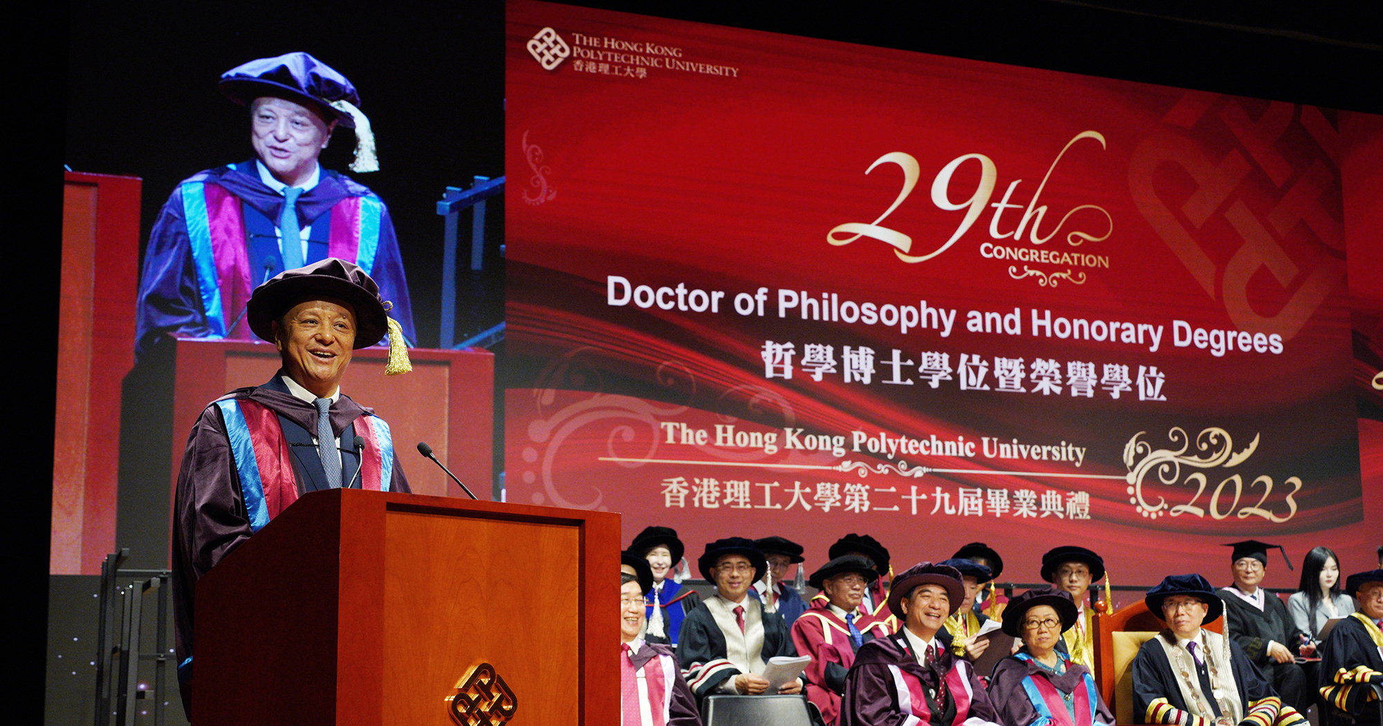 李小加先生获理大颁授荣誉工商管理博士学位。