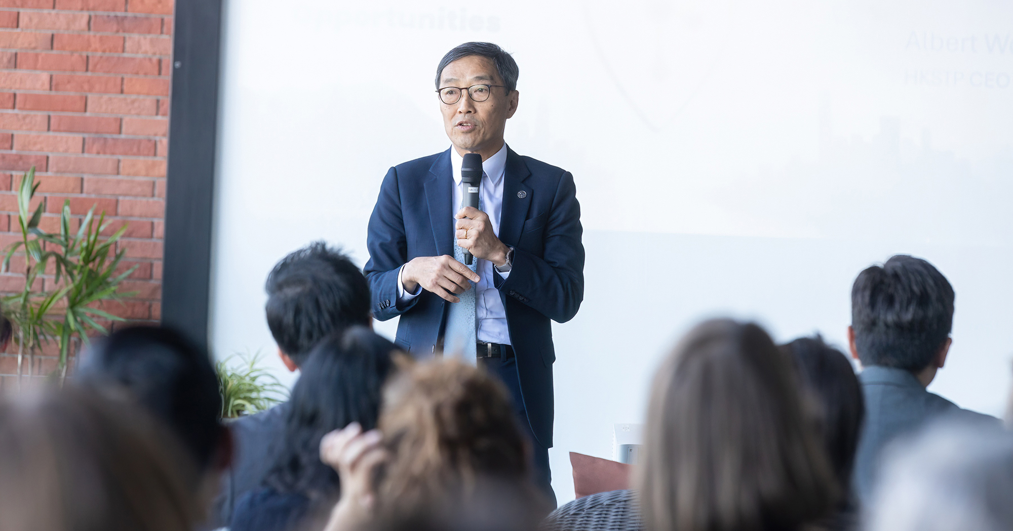 香港科技園公司行政總裁黃克強先生