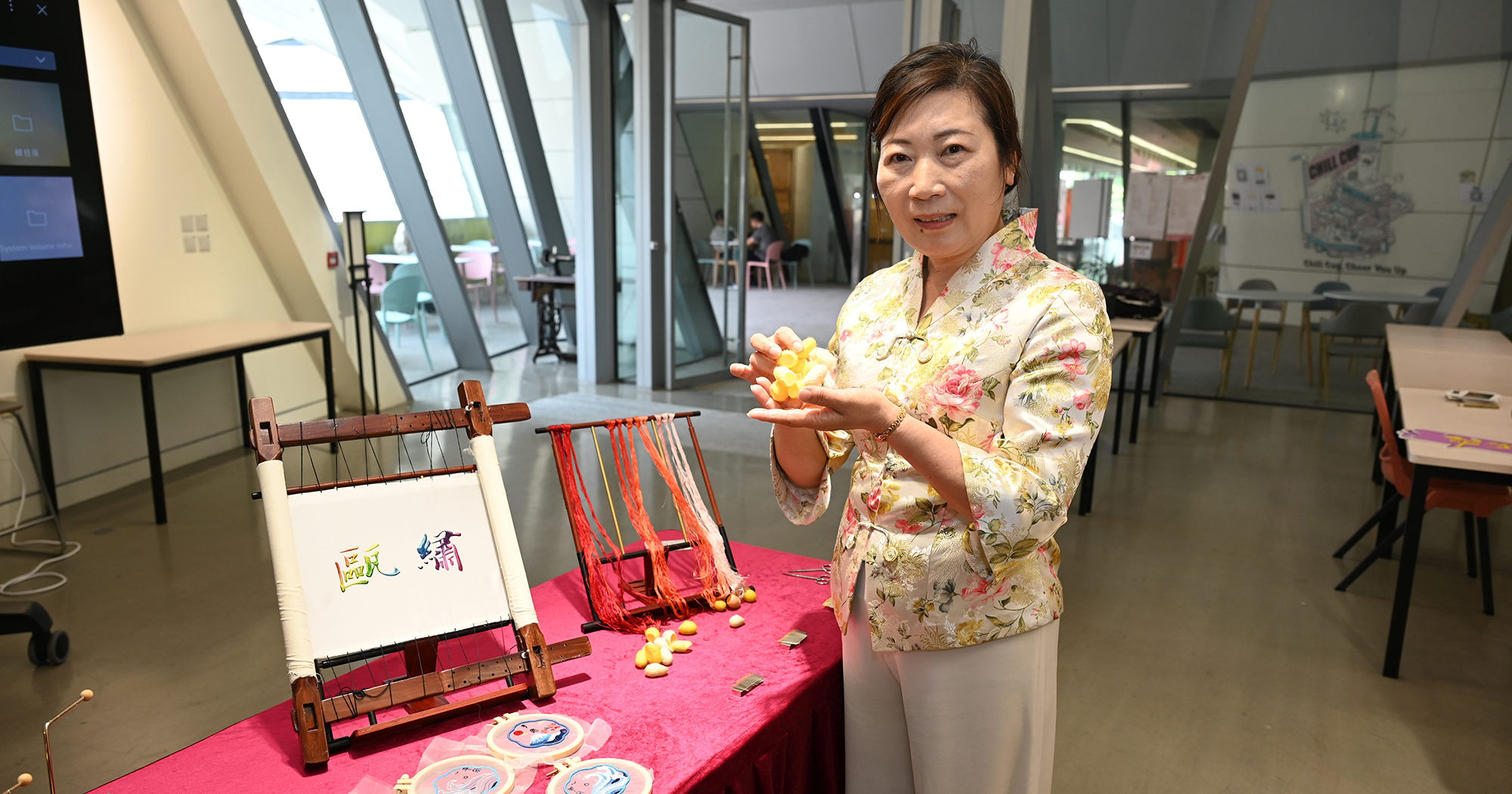 是次展览举办多场中华传统刺绣技艺工作坊，让参加者细味传统刺绣工艺文化的魅力，体验工艺背后追求的卓越工匠精神。