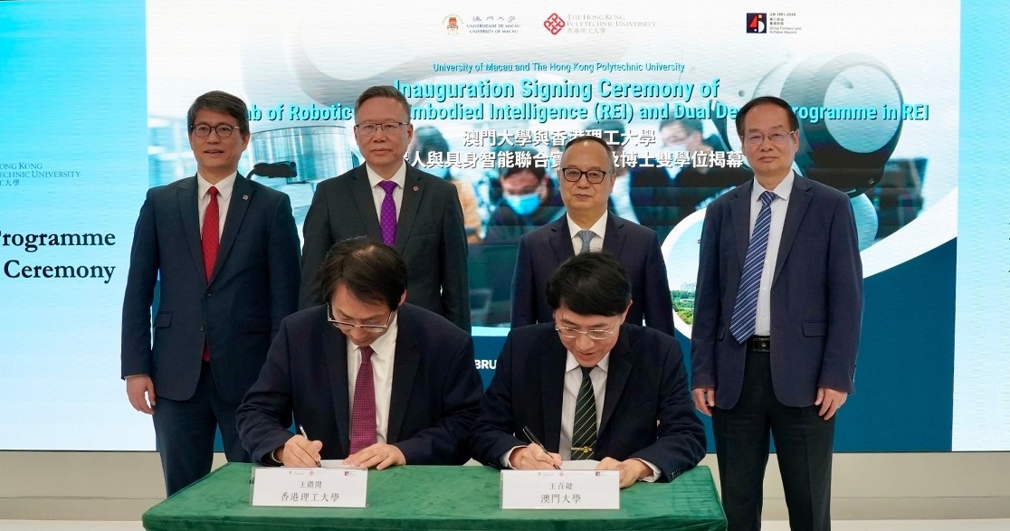 Witnessed by Prof. Jin-Guang Teng, PolyU President (back row, 2nd from left), Prof. Yonghua Song, UM Rector (back row, 2nd from right), Prof. Christopher Chao, PolyU Senior Vice President (Research and Innovation) (back row, 1st from left), and Prof. Wei Ge, UM Vice Rector (Research), (back from, 1st from right), the agreement for dual PhD degree programme was signed by Prof. Zuankai Wang, PolyU Associate Vice President (Research) and Dean of Graduate School (front row, left), and Prof. Pak Kin Wong, Dean of UM Graduate School (front row, right).