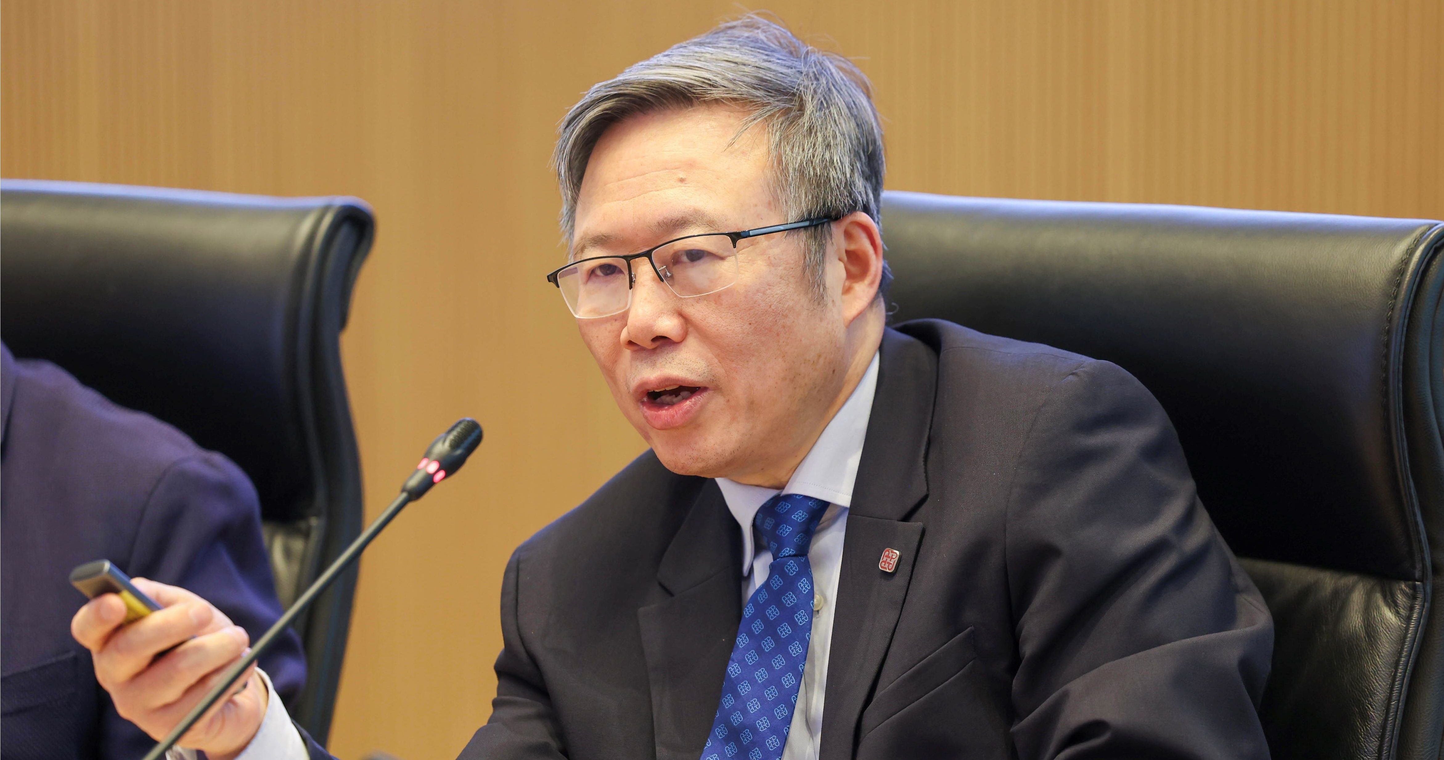 滕锦光教授表示，为推进国家「十五五」规划提出的教育科技人才一体化发展，理大要推动科研成果走出香港，在内地与产业深度融合，融入到国家发展大局。