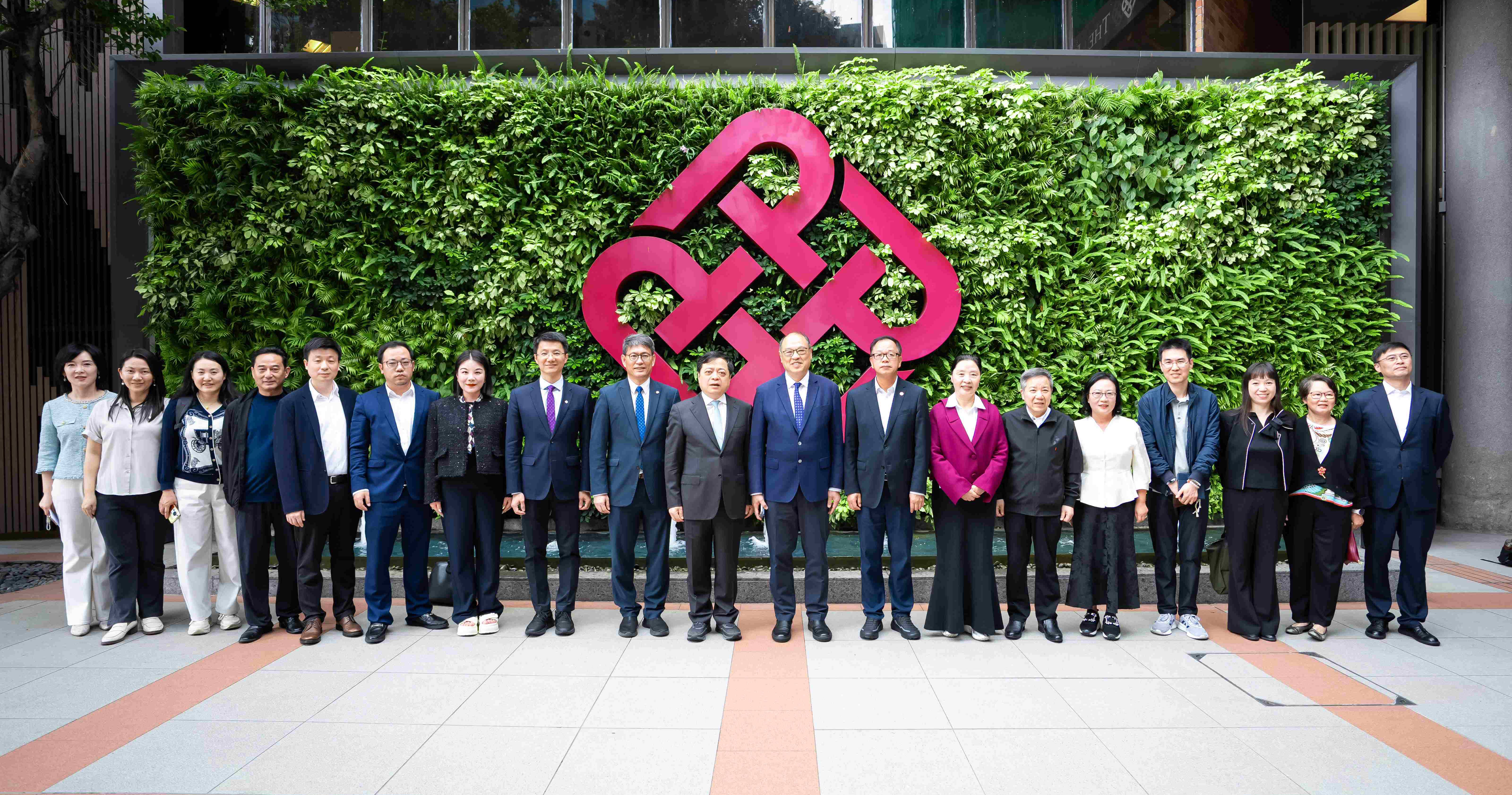 Delegation from Zhejiang Federation of Industry and Commerce and Zhejiang Chamber of Commerce visits PolyU; PolyU and CHINT Group sign MoU to promote translation of research outcomes