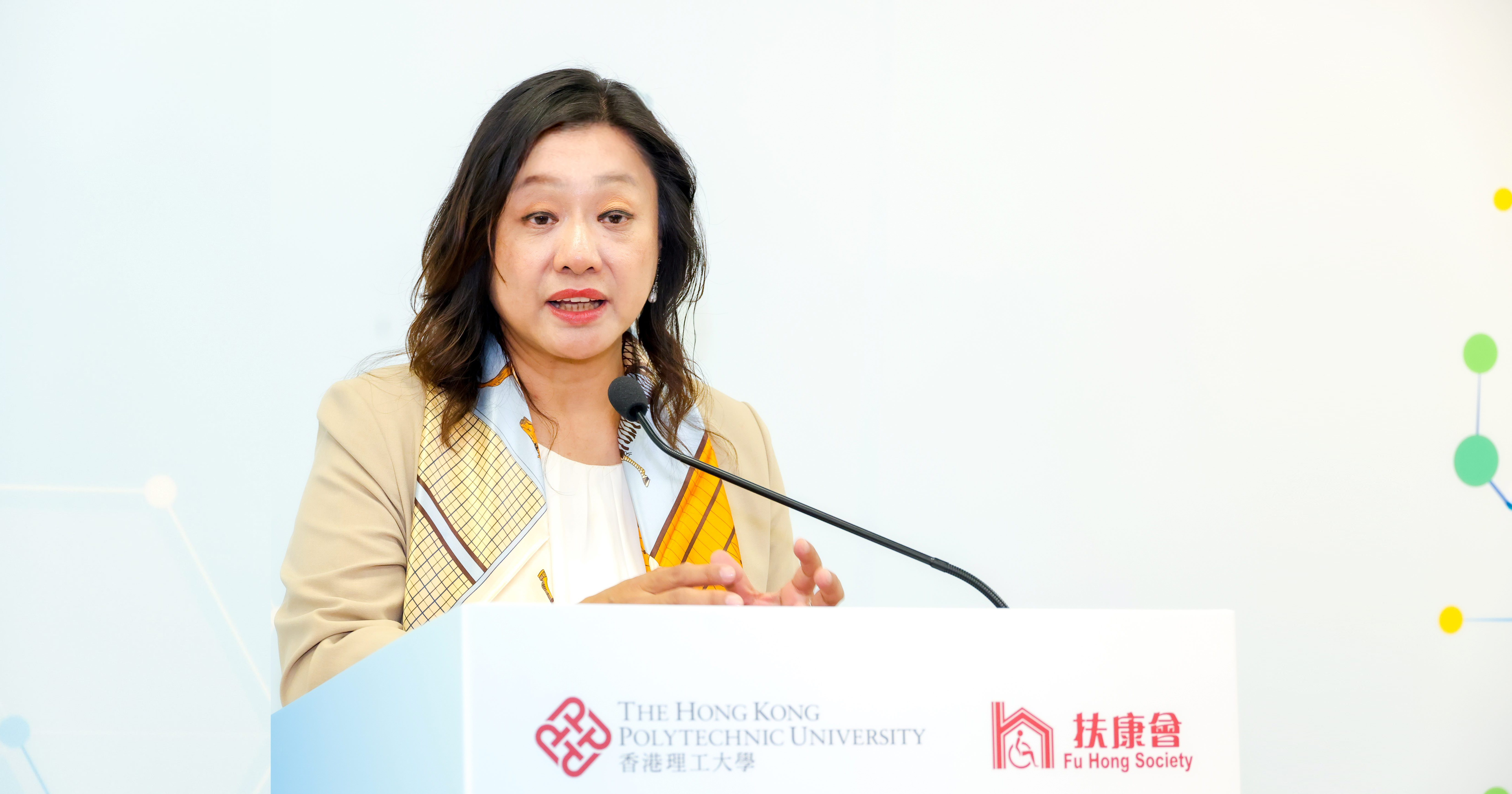 罗璇博士表示，理大致力推动产学研深度融合，并透过可持续商业模式，将具潜力的跨学科研究成果，转化为可长期实践的创新解决方案，回馈社会。