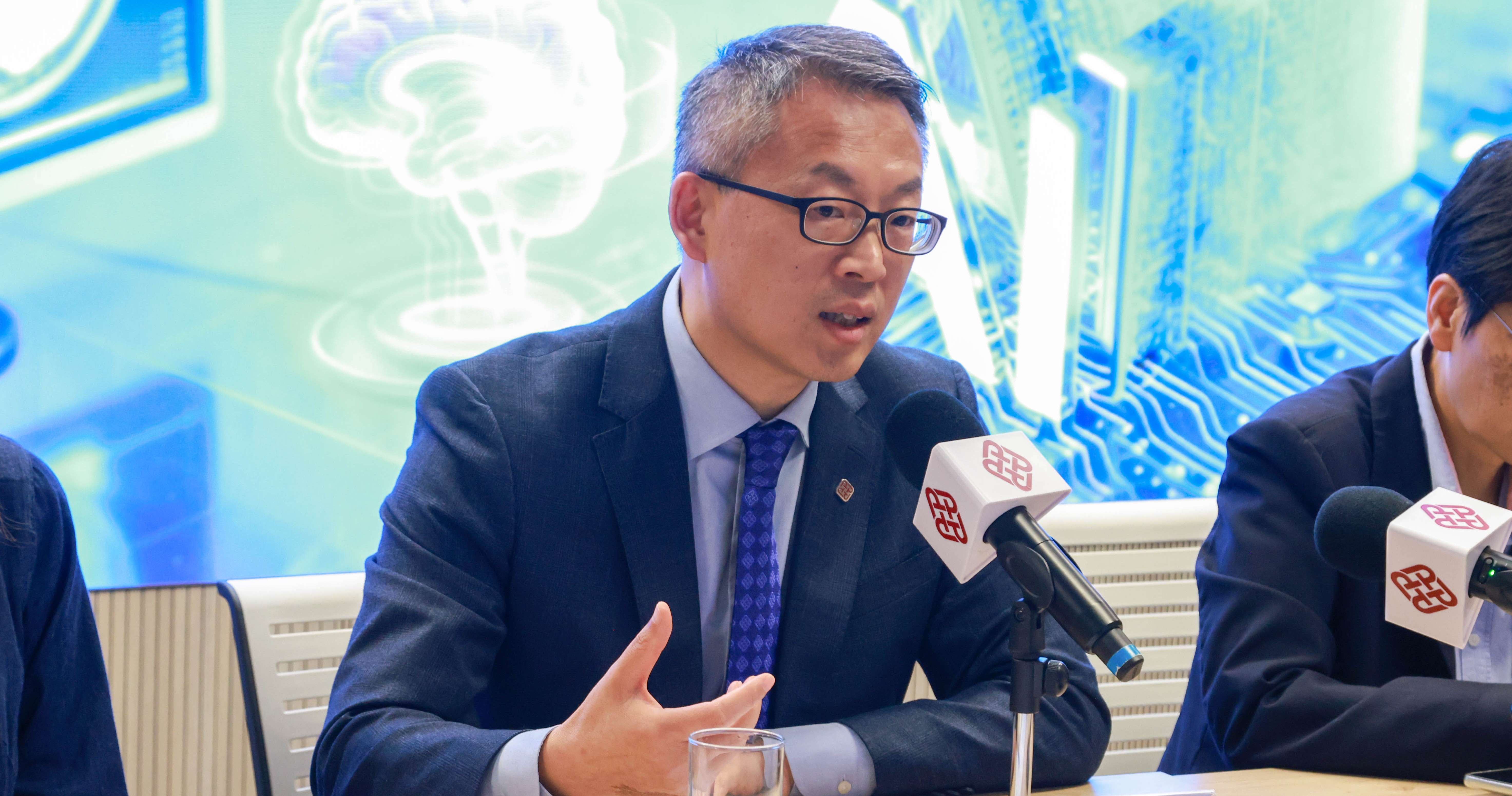 理大醫療科技及資訊學系系主任兼醫學物理及智慧腫瘤學講座教授蔡璟教授表示，學系透過結合人工智能與前沿技術，革新醫療教育模式，落實「理大教育4.0」舉措。