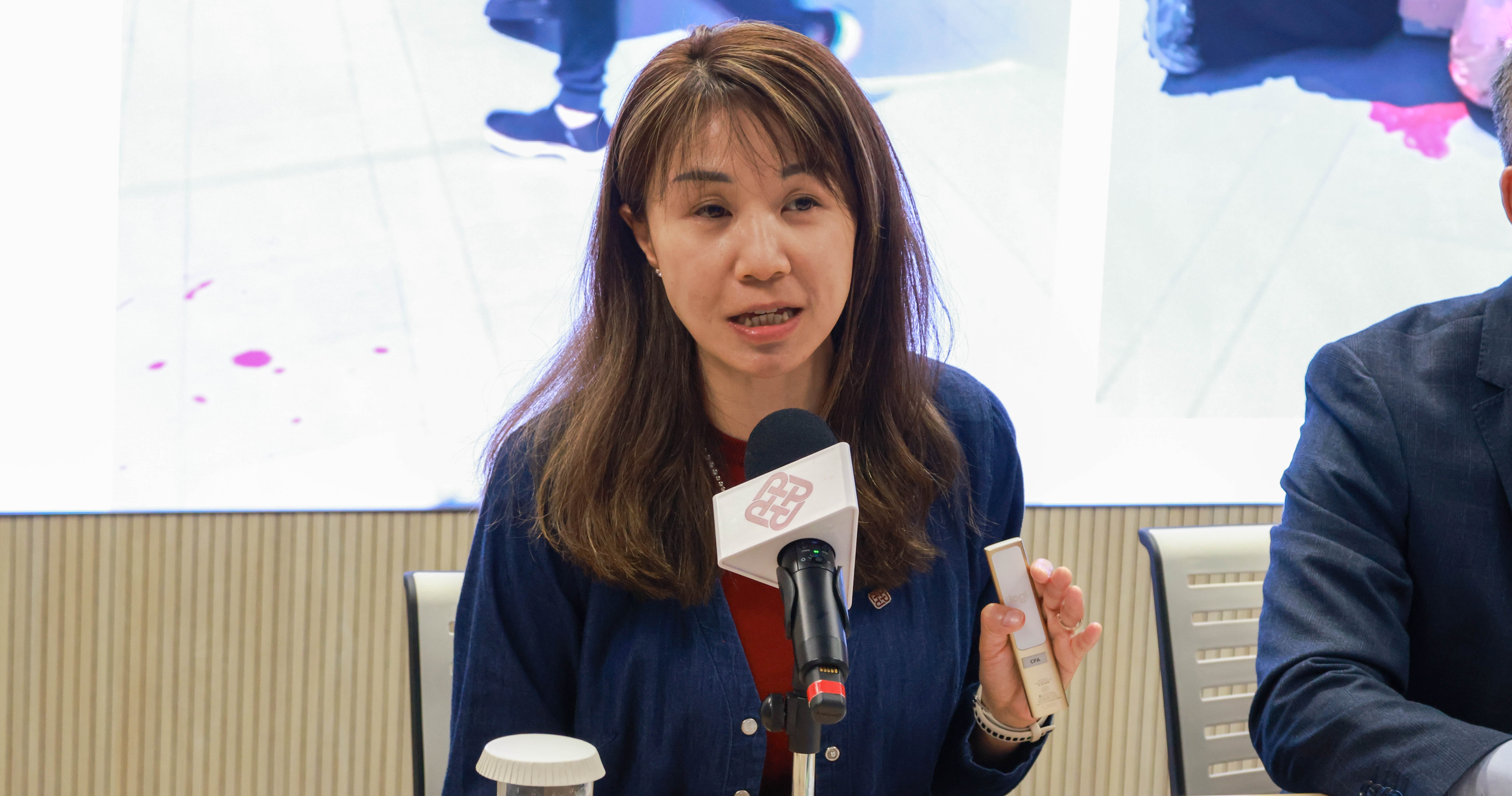 理大醫療科技及資訊學系副教授李泳怡教授與理大工業中心共同開創的「混合沉浸式虛擬環境（HiVE）模擬心肺復甦演練」教學，透過分組輪流進行，在兩小時內能為約120名學生提供優質實踐訓練。