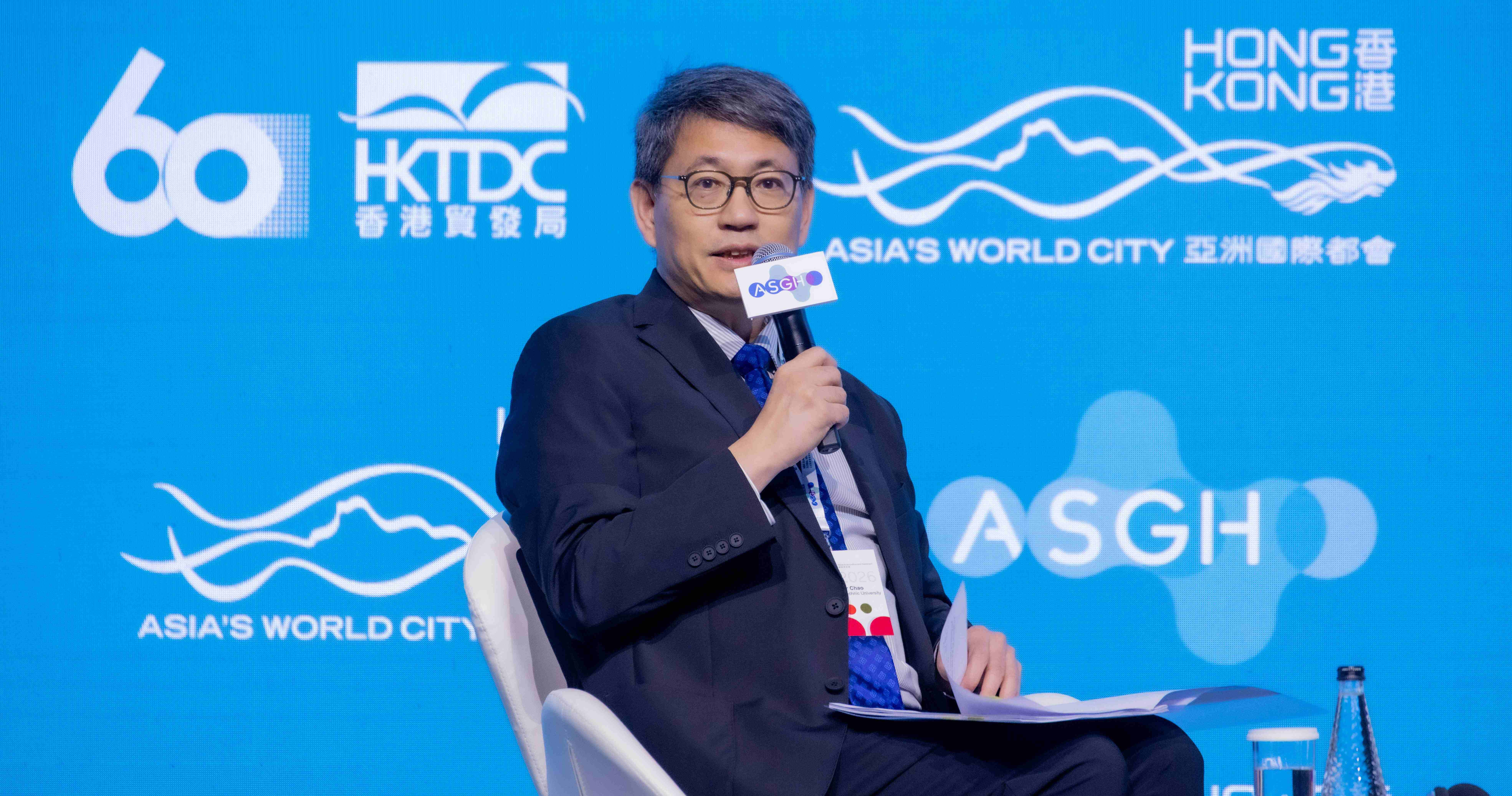 赵汝恒教授与来自世界各地的业界专家共同探讨如何运用精准医学及智能科技，提升长者的健康与生活质素，以应对人口老化所带来的社会及经济挑战。