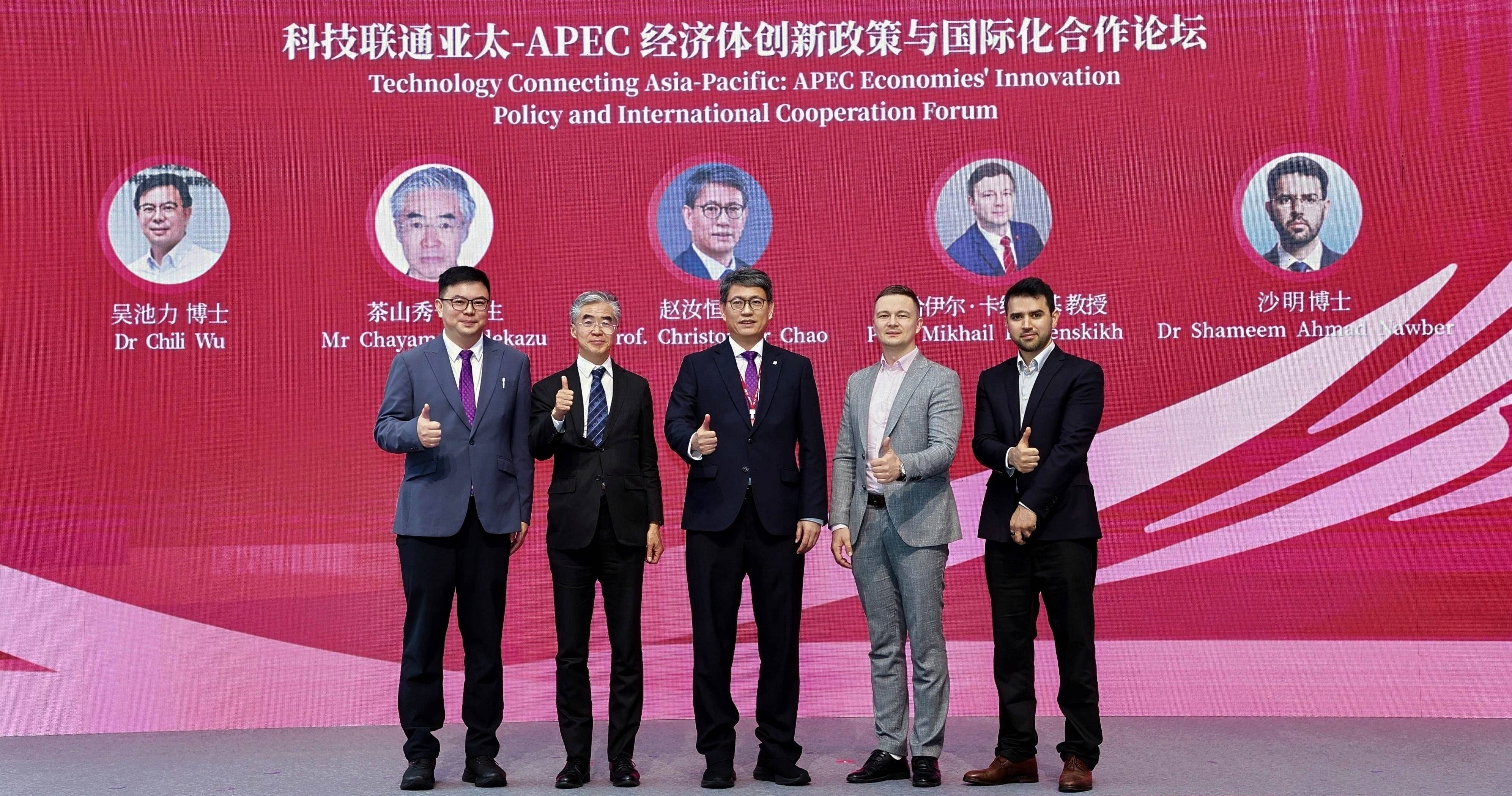 The roundtable discussion was moderated by Dr Chili Wu, Associate Director of PReCIT and Associate Director of the PolyU-Jinjiang Technology and Innovation Research Institute (1st from left), who engaged the keynote speakers in discussions on the distinctive mechanisms and policy frameworks various economies have adopted to promote cross-border talent exchange in science, technology and innovation. From 2nd left: Mr Hidekazu Chayama, Chief Representative of the Beijing Office of the Japan Science and Technology Agency; Prof. Christopher Chao; Prof. Mikhail Kamenskikh, Associate Professor of Perm State University and Senior Research Fellow of the Institute of Humanitarian Studies of Ural Branch of the Russian Academy of Sciences; and Dr Shameem Ahmad Nawber, Deputy Director of Institute for Digital Economy and Artificial Systems BRICS-PartNIR, IDEAS.