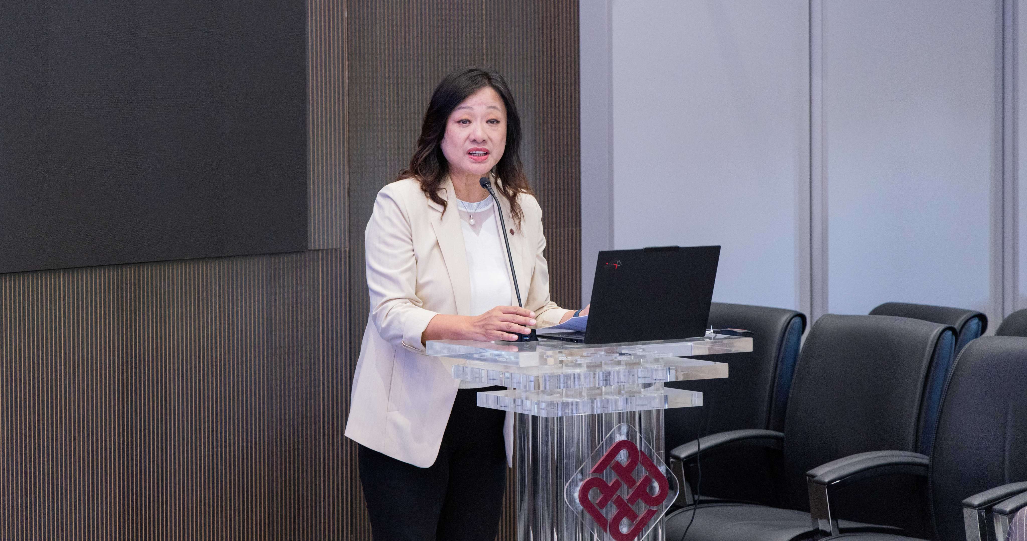 Dr Laura Lo expressed hope that a collaborative mechanism and an interprofessional, comprehensive service model could be established through this collaboration, thereby contributing to the Nation’s grassroots governance innovation.