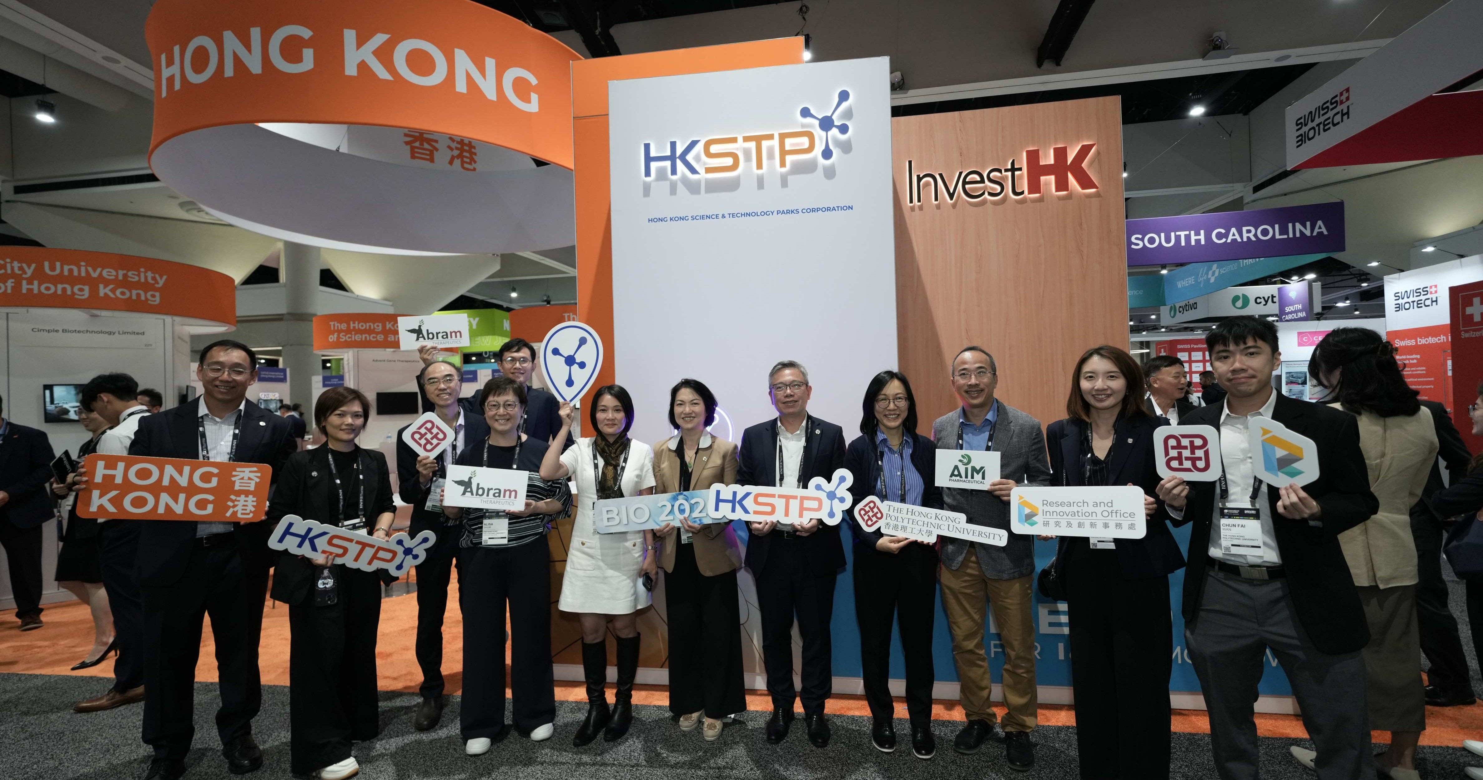 PolyU joined the Hong Kong delegation led by the Hong Kong Science and Technology Parks Corporation for the first time and, together with four other local universities and over 40 life sciences and health technology companies, showcased its innovations at the Hong Kong Tech Pavilion.