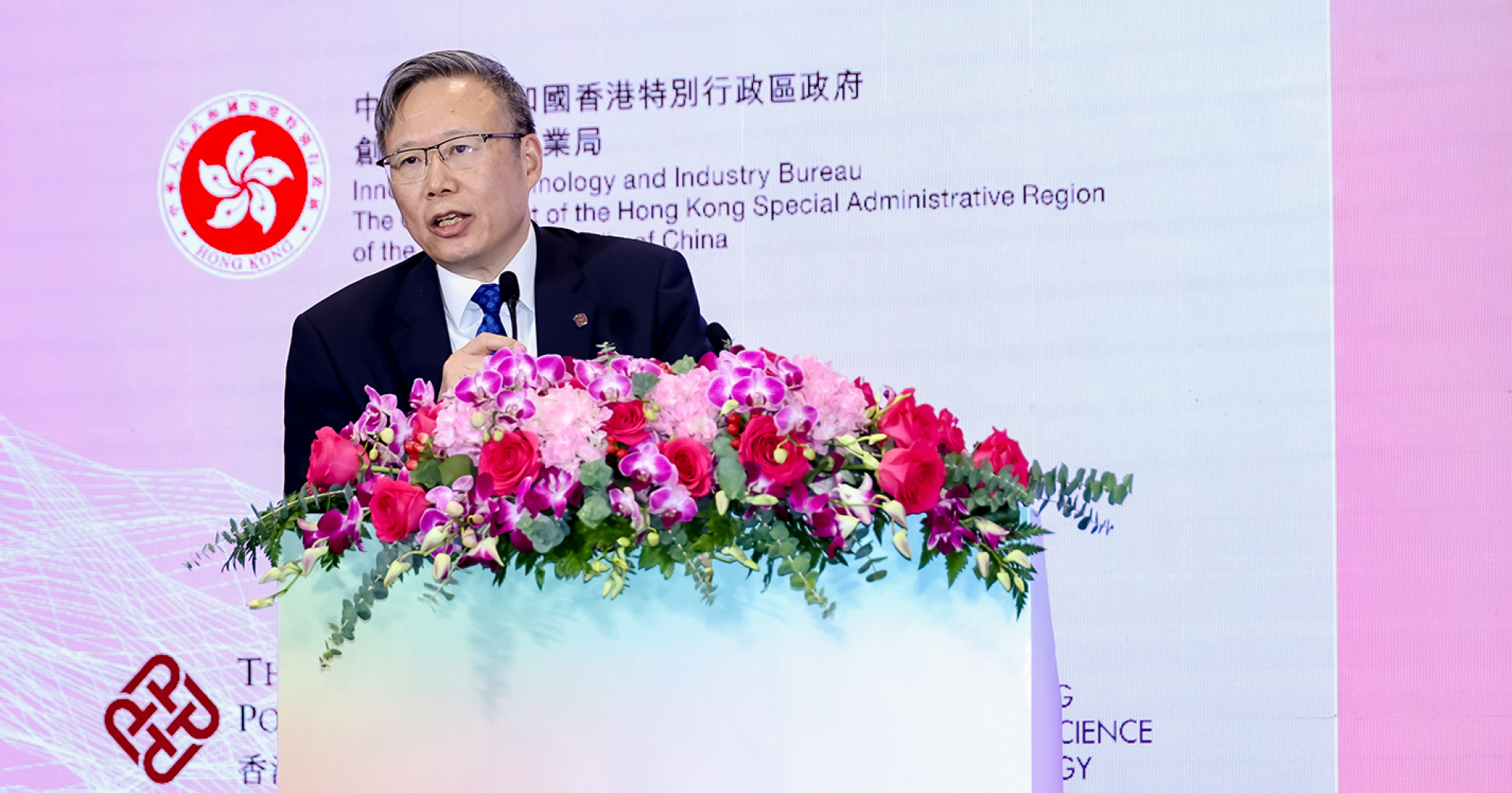 Prof. Jin-Guang Teng, PolyU President, delivers a keynote speech at the Global Unicorn Summit themed “How University Research Empowers Industrial Innovation”, sharing PolyU’s successful experience in driving research translation through the establishment of Technology and Innovation Research Institutes.