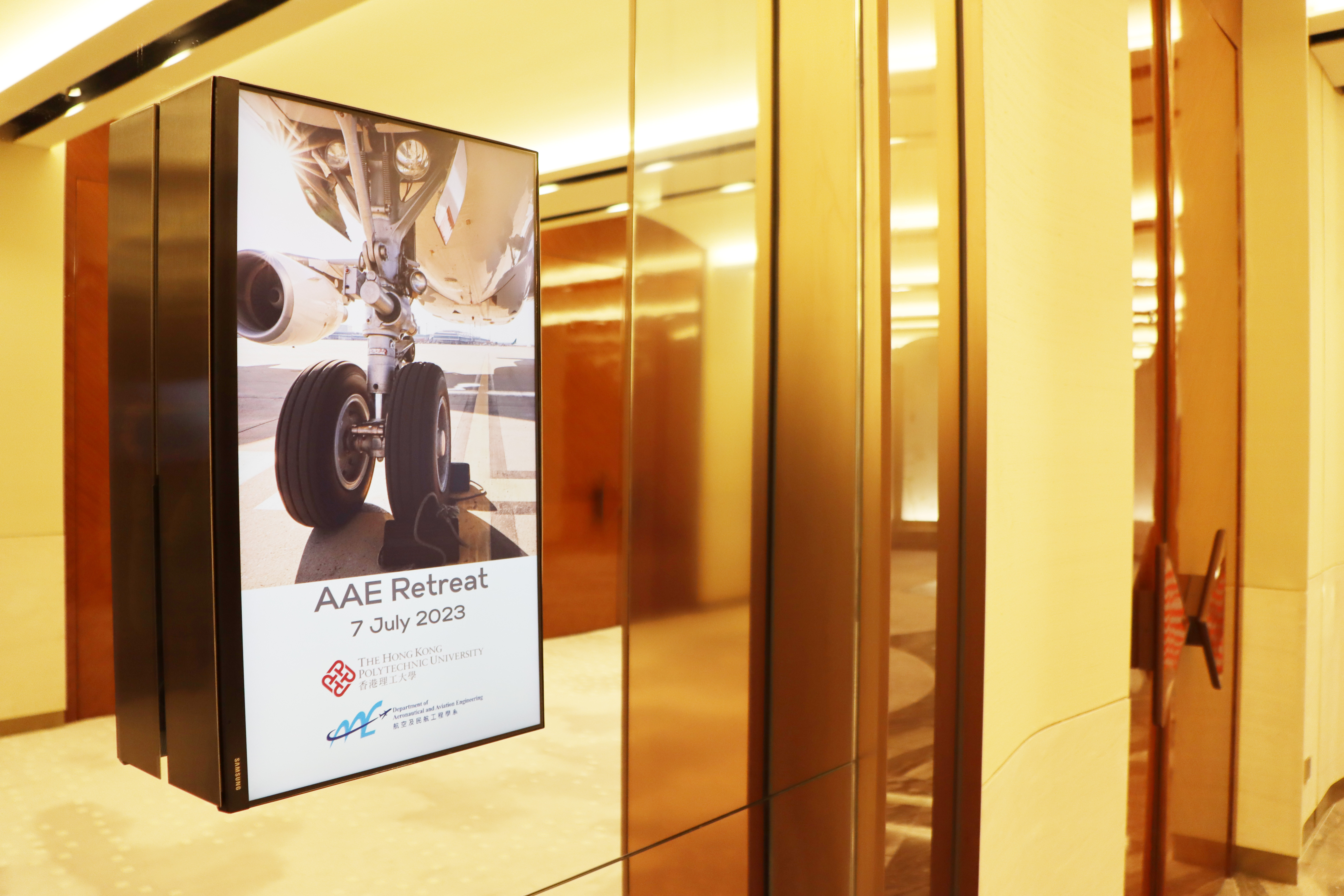 selected IMG_2616 Retreat door