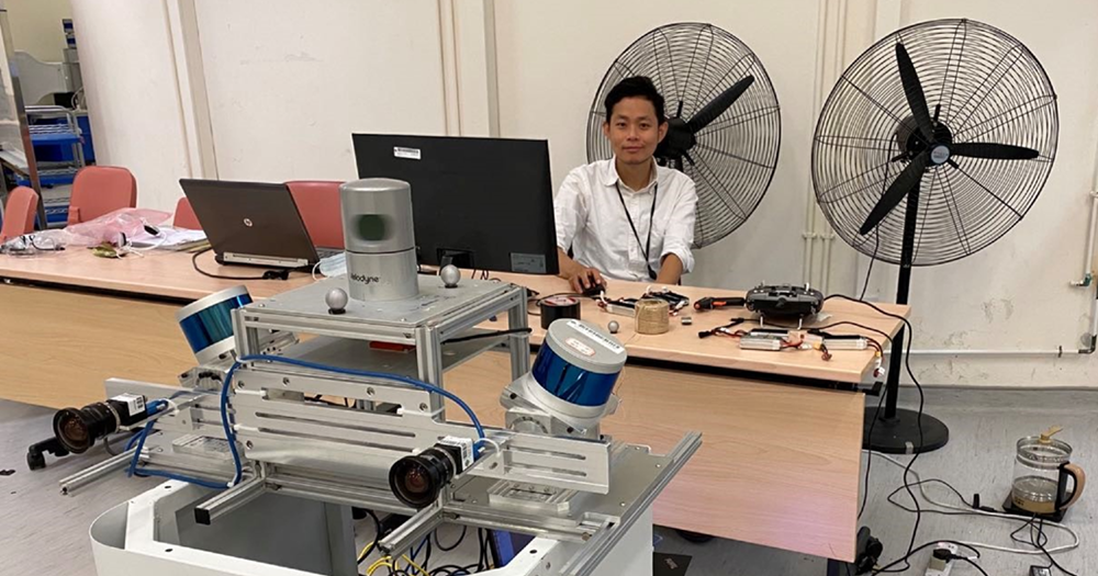 Dr Hsu Testing mobile robot in the lab