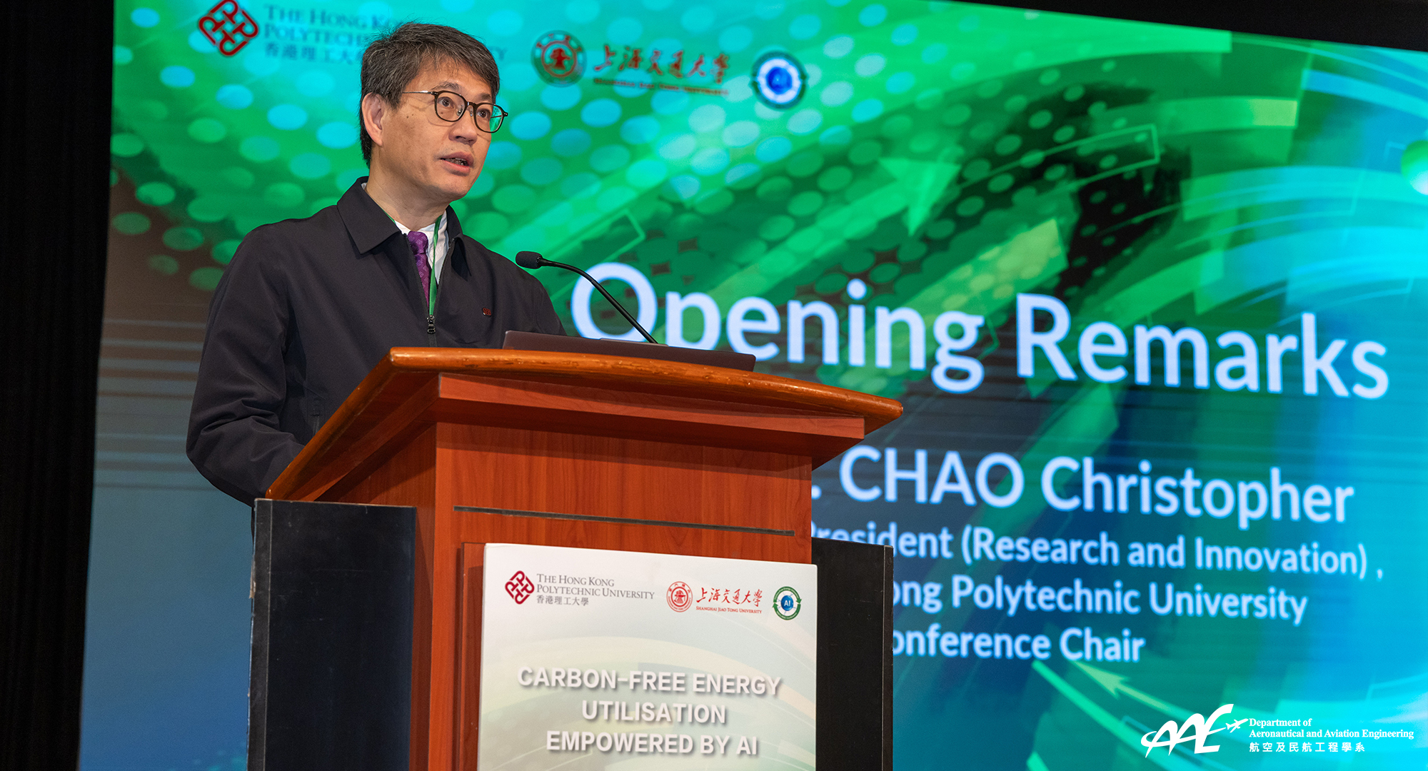 Professor Christopher Chao, Conference Chair, delivered the opening remarks to kick-start the conference. 大會主席 - 香港理工大學高級副校長（研究及創新）趙汝恒教授致開幕辭，正式啟動會議。