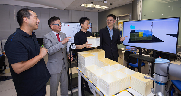 Huang George_Text_pic