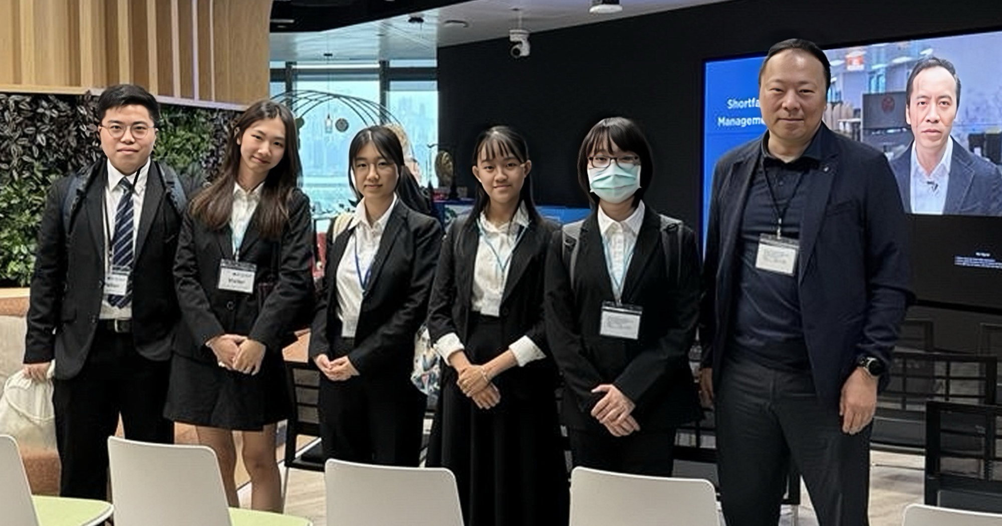 092000px width x 1050px Height20251128