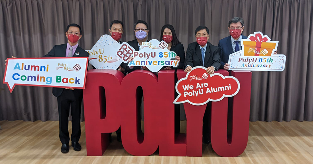 02_AlumniComingBack_1