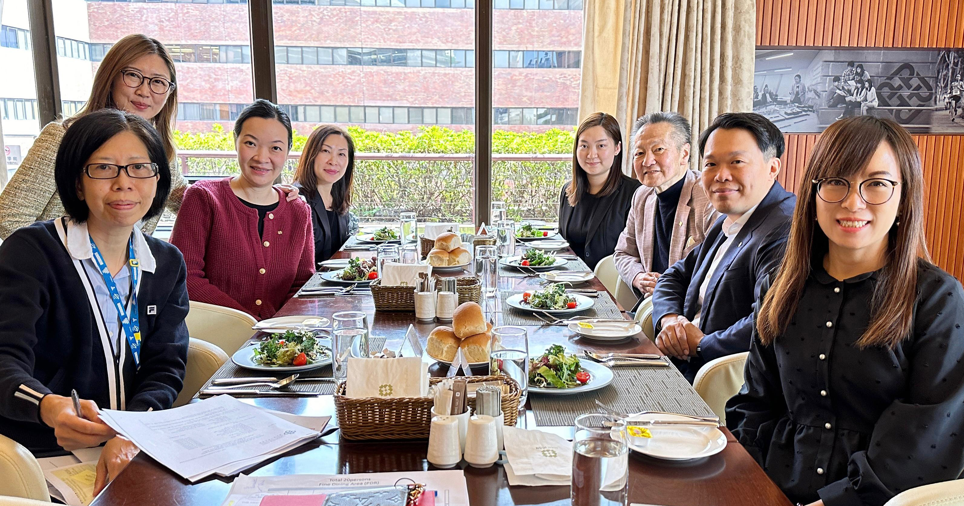 Lunch Gathering after Meeting 22000x1050