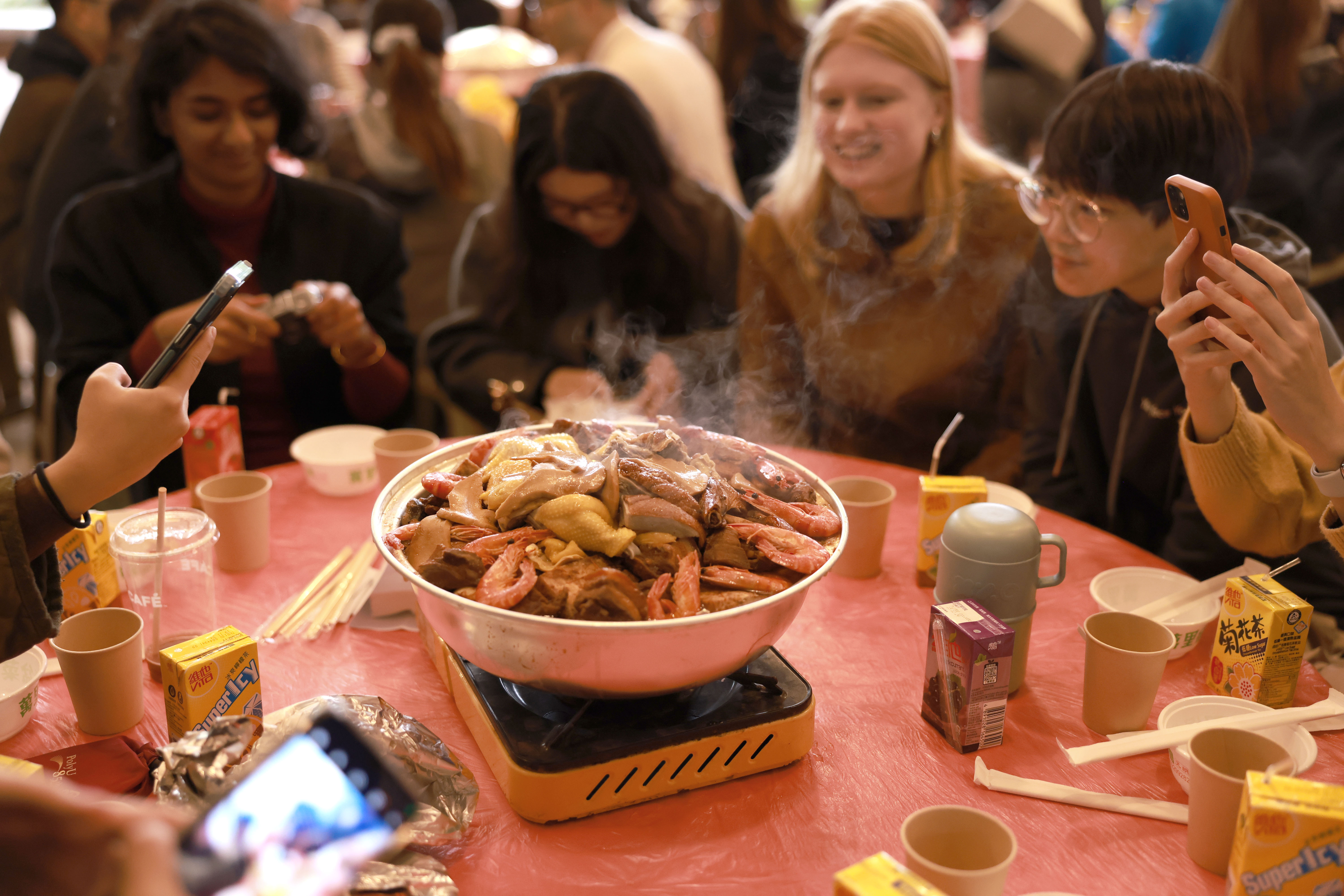 20240309 exchange student table photo