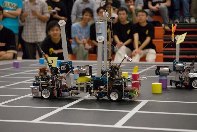 PolyU students' creativity unleashed in robotic competition