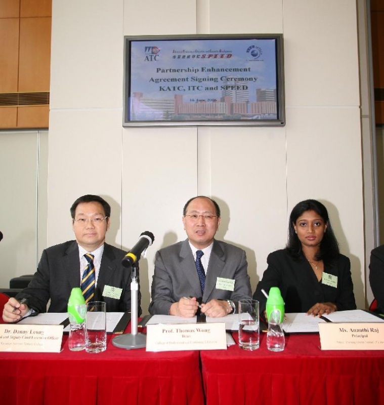 (左起)KATC副行政总裁Danny Choong Ewe Leong博士、理大辖下专业及持续教育学院院长汪国成教授及ITC法律学院行政总裁Ananthi Durai Raj女士共同签署合作协议。