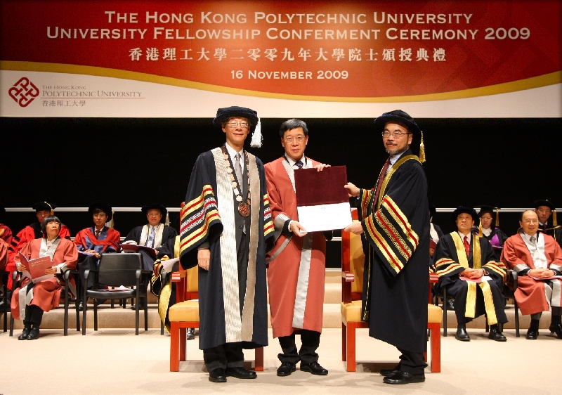 勞建青先生獲頒大學院士榮銜。