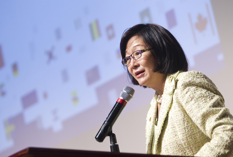 理大副校长（国际事务及行政教育）徐林倩丽教授致欢迎辞。