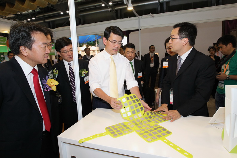 PolyU students present green products at Eco Expo Asia 2011