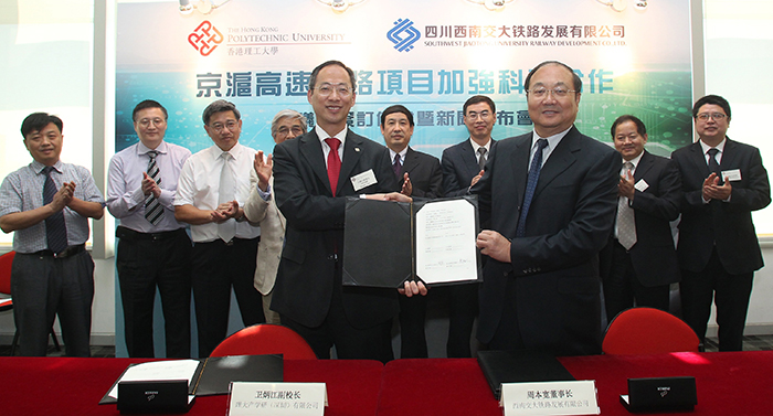 Prof. Zhou Benkuan signed an agreement with Ir Prof. Alex Wai
