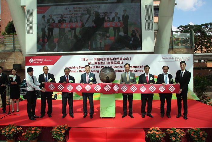 (左二起)葉健雄教授、陳子政先生、梁紹鴻博士、唐偉章教授、潘燊昌博士、莫禮士教授主持啟動儀式