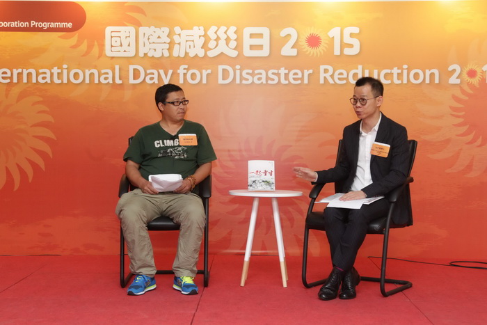 沈文偉博士（右）及劉忠能老師