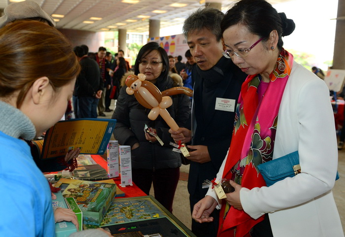 Dr. Miranda Lou, Vice President (Administration and Business) of PolyU (first from the right) and Professor Stephen Cheung Yan-leung visited the concurrent Social Enterprise Fair. 