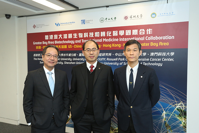 (左起) 理大創新及科技發展總監劉樂庭博士、應用科學及紡織學院院長黃永德教授、應用生物及化學科技學系周銘祥教授於新聞發佈會上介紹理大與夥伴大學/學院的合作項目。