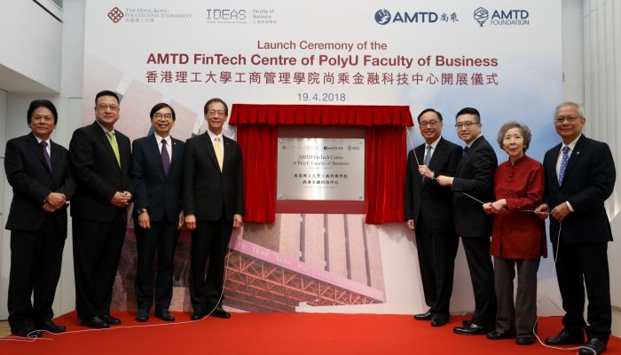 Officiating at the launch ceremony of the AMTD FinTech Centre of PolyU Faculty of Business are: Mr Nicholas W. Yang (4th from right); Professor Timothy W. Tong (4th from left); and Mr Calvin Choi (3rd from right).