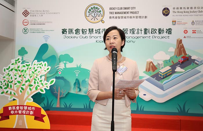Dr Miranda Lou, Executive Vice President, PolyU, said the University is committed to promoting sustainable development of the city, and the Jockey Club Smart City Tree Management Project led by PolyU is one of the typical examples.