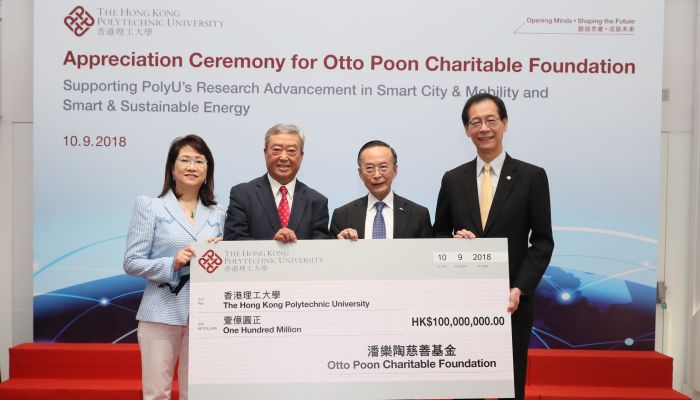 PolyU Council Chairman Mr Chan Tze-ching (2nd from left), PolyU President Professor Timothy W. Tong (1st from right) and PolyU Foundation Chairman Dr Katherine Ngan (1st from left) receive the cheque from Ir Dr Otto Poon (2nd from right). 