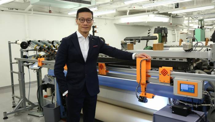Prof Wong’s team integrates Artificial Intelligence, Big Data, Deep Learning and Machine-vision technologies in “WiseEye” which enhances the automation of quality control in textile manufacturing. 