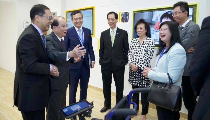 Mr Matthew Cheung Kin-chung (2nd from left), Dr Rosanna Wong (5th from left) and Professor Timothy W. Tong (4th from left) join other guests in a tour of the Jockey Club Smart Ageing Hub