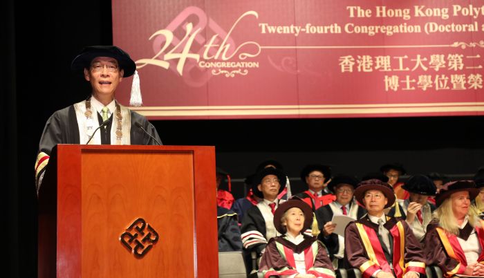 PolyU President Professor Timothy W. TONG addresses the Congregation.