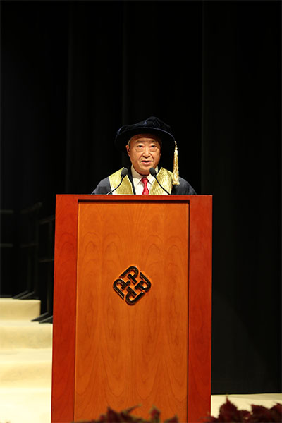 理大校董会主席陈子政先生致辞。
