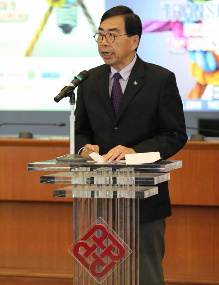 Professor Edwin Cheng, Dean of PolyU Faculty of Business, addresses the opening of the symposium