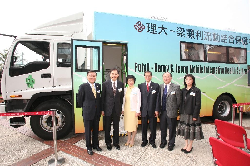 PolyU establishes mobile integrative health centre to help elderly in need