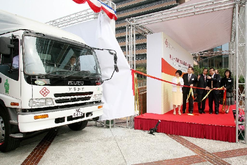 PolyU establishes mobile integrative health centre to help elderly in need