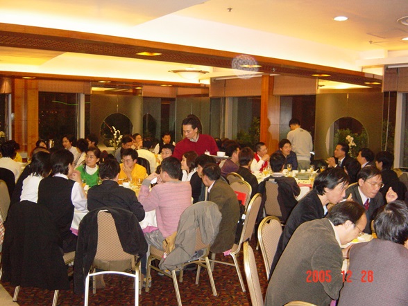 28Dec05 Alumni seminar  dinner 081